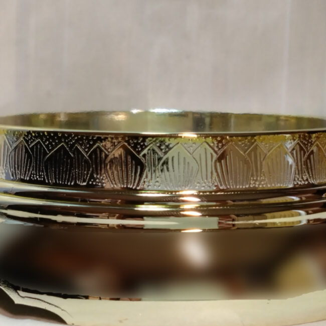 本体の金色部分の模様を拡大